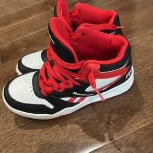 Reebok basketball shoes boy size 2​